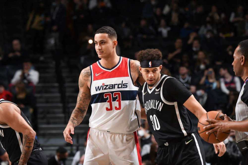 阿隆索在皇家马德里时间已经不多齐达内和阿尔韦罗亚正等着他上场